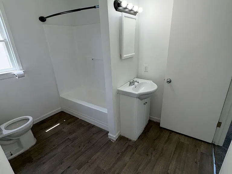 307 Center St — Photo 6