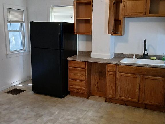 4th image of 710 Mercer Ave