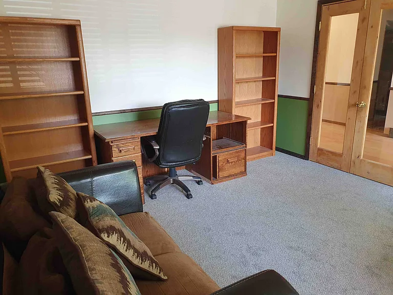 2100 Manchester Cir — Photo 3