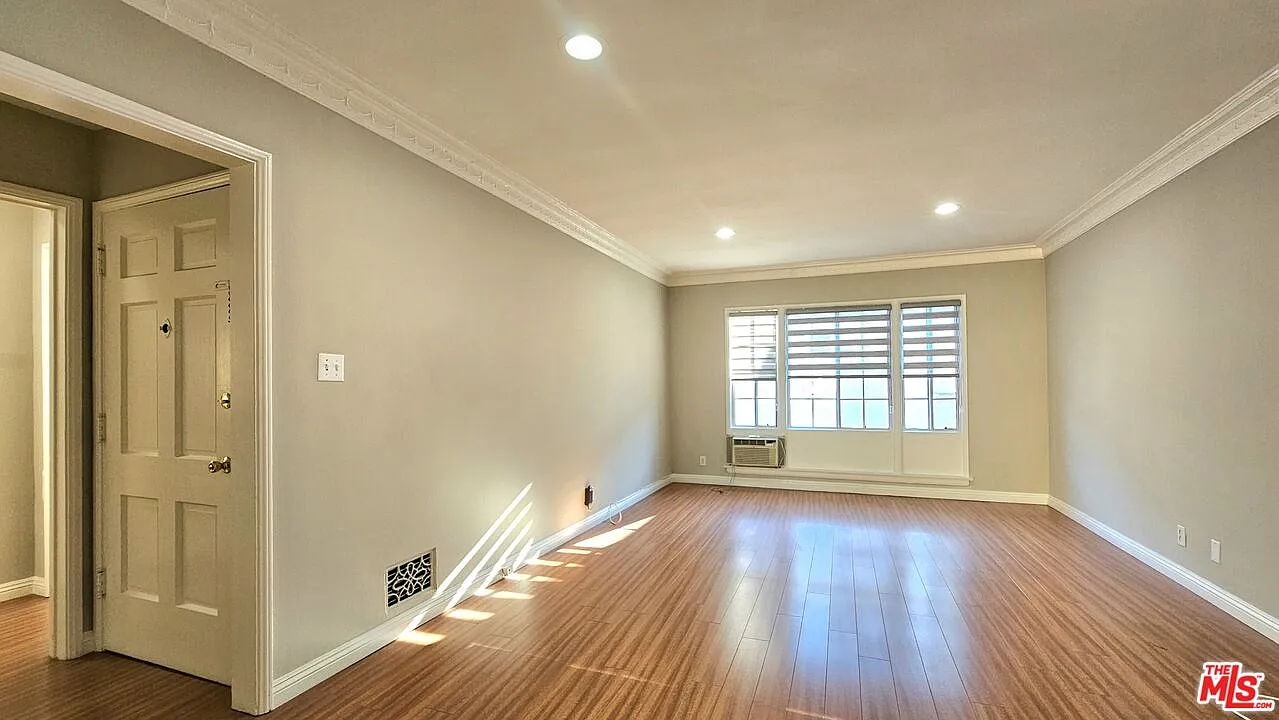 1 bed, 1.0 bath, 700 sqft, $2,000 — Photo 3