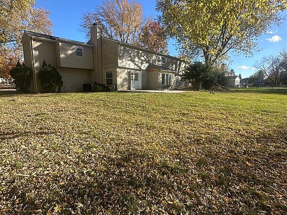 2nd image of 29585 Woodhaven Ln