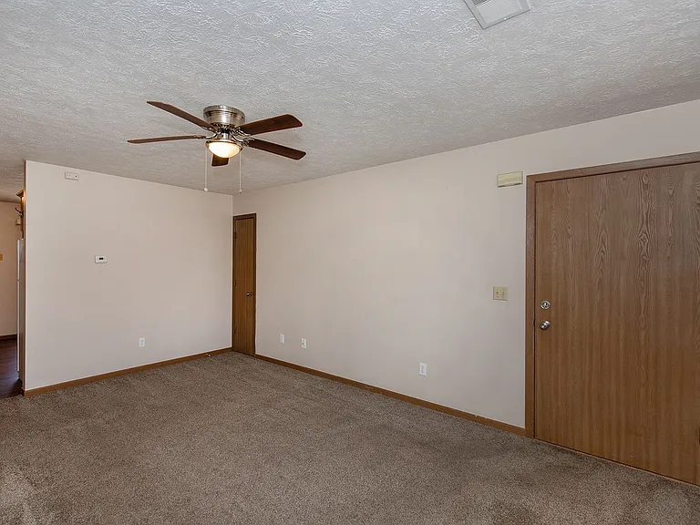 921 Pius Ln — Photo 9
