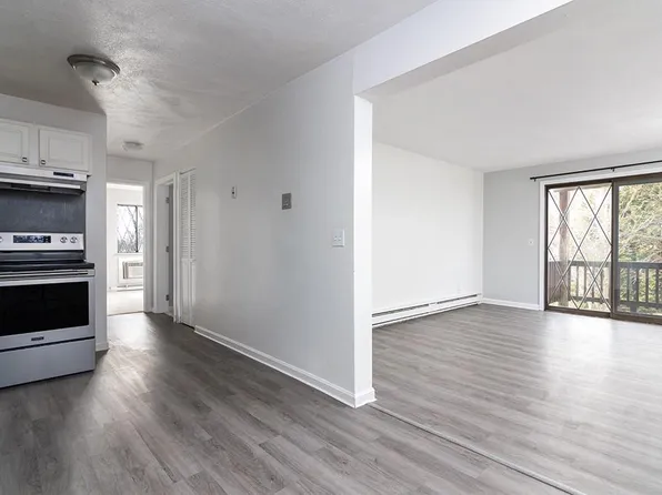 1190 Charles St APT 34, North Providence, RI 02865