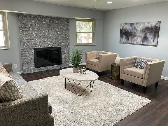 3rd image of 815 Green Cove Ln