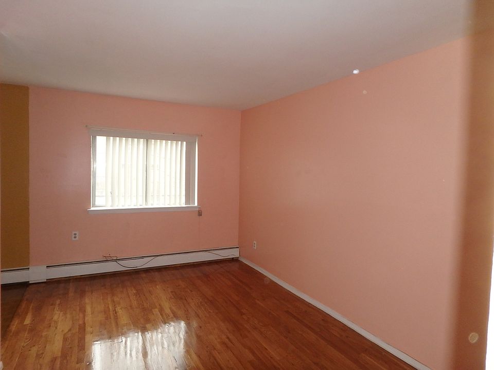 2nd image of 932 Jerome St #1