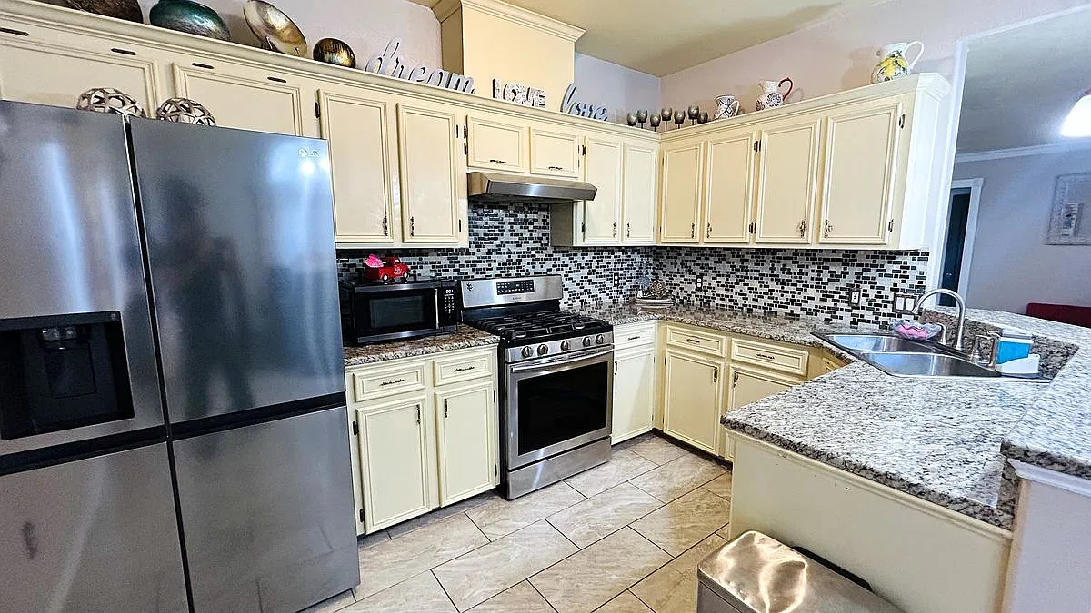 3 bed, 2.0 bath, 1336 sqft, $1,950 — Photo 3