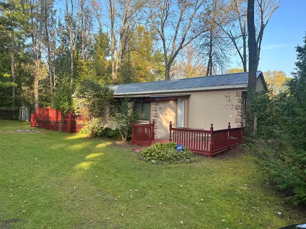 33 Elm Ave, Willsboro, NY 12996