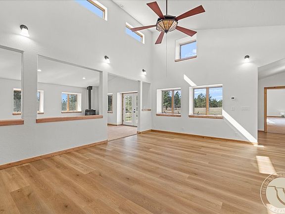 4th image of 147 Stillwater Loop