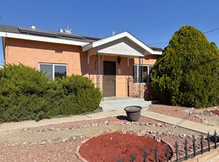 2425 Mountain Rd NW, Albuquerque, NM 87104