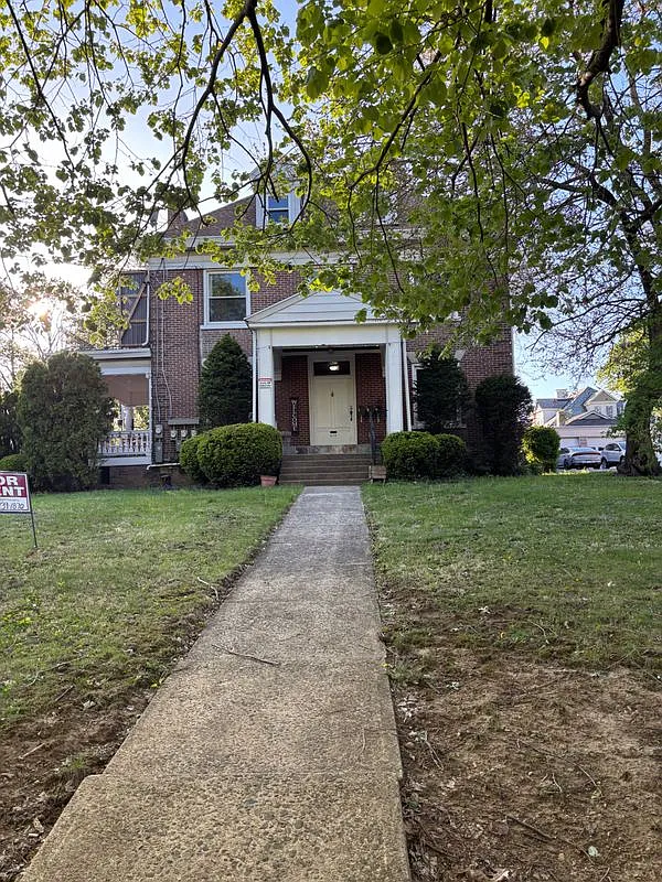2 bed, 1.0 bath, 800 sqft, $1,600 — Photo 3
