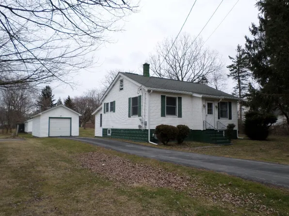 2035 Saltsman Rd, Erie, PA 16510