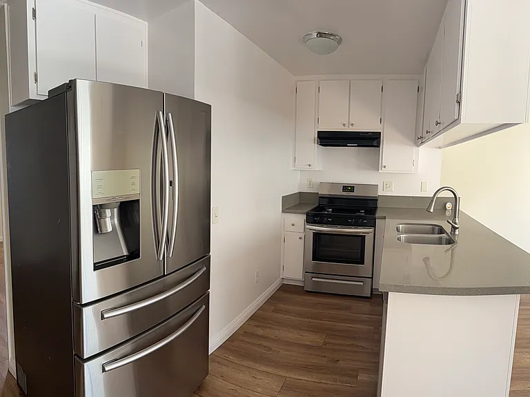 704 E Garfield Ave #24 — Photo 1