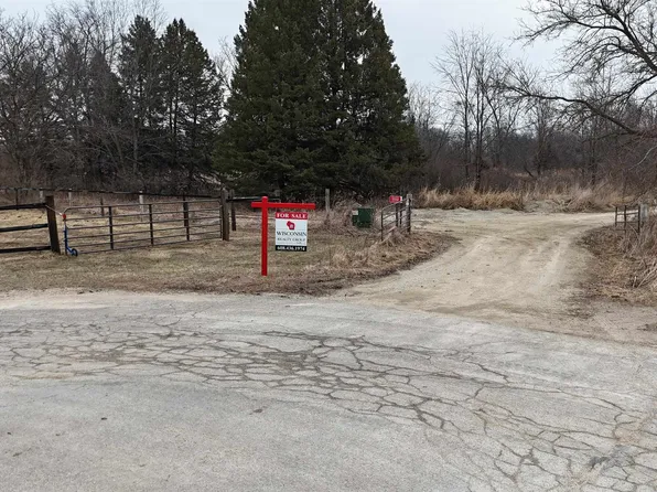 5550 W Partridge Hollow Dr, Janesville, WI 53548