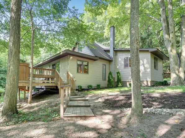 8242 S Sullivan Rd, Cedar, MI 49621
