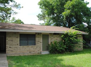 402 Ross St, Smithville, TX 78957