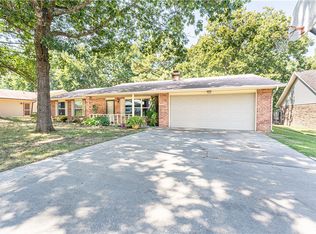 1006 N Dove Dr, Rogers, AR 72756