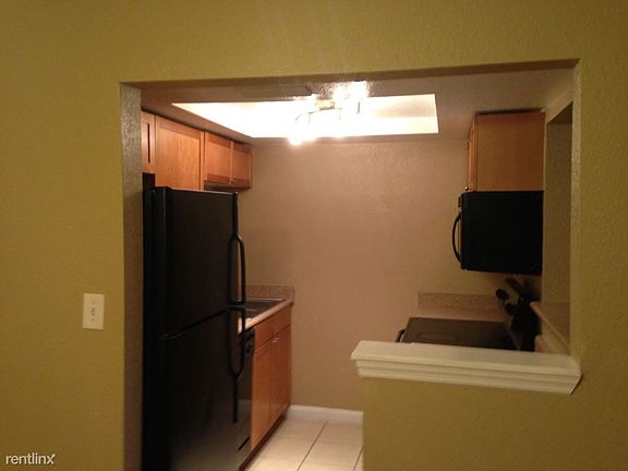 2nd image of 324 Lewfield Cir