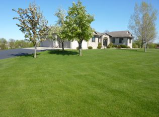 6616 Prairie Hill Dr, Sun Prairie, WI 53590