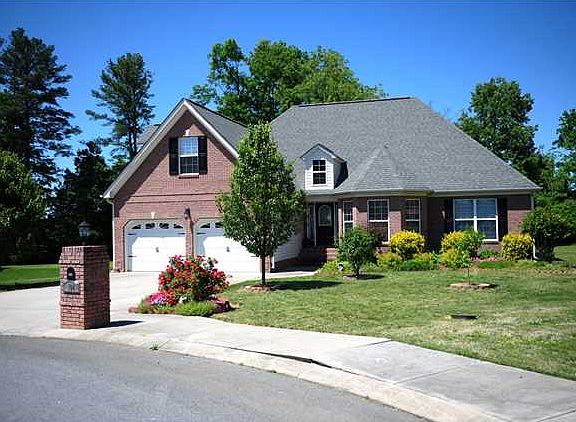 3rd image of 104 Honeyberry Ln