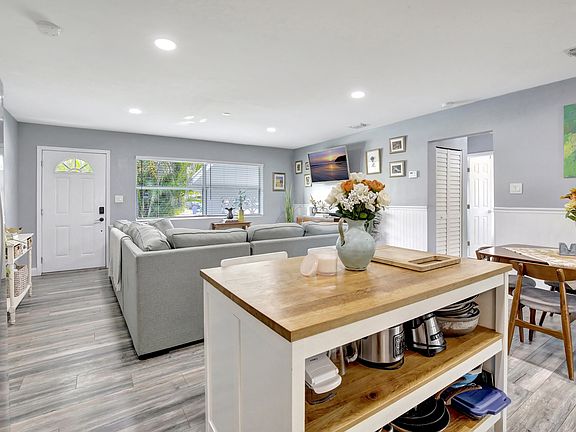 5th image of 2270 Island Dr