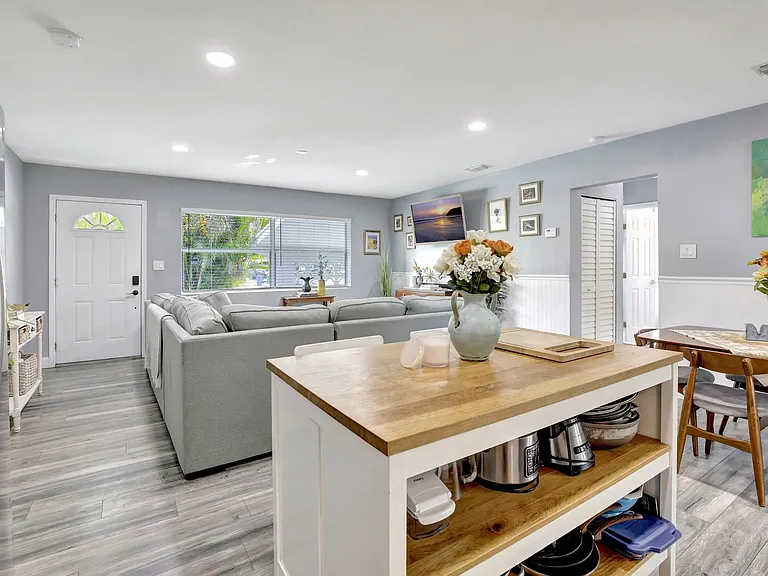 2270 Island Dr — Photo 3