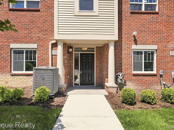3rd image of 25549 Grandview Ln #31