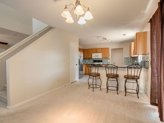 4th image of 2536 E SHEFFIELD Avenue