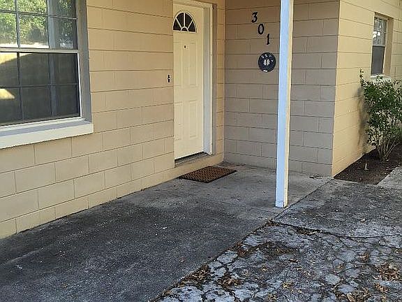 2nd image of 301 Avenue I SE