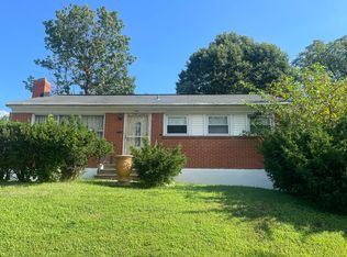 1706 Rosa Dr, Woodbridge, VA 22191