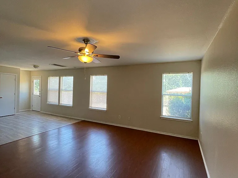 11816 Plains Valley Dr — Photo 3