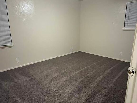 4th image of 1621 E Park Blvd