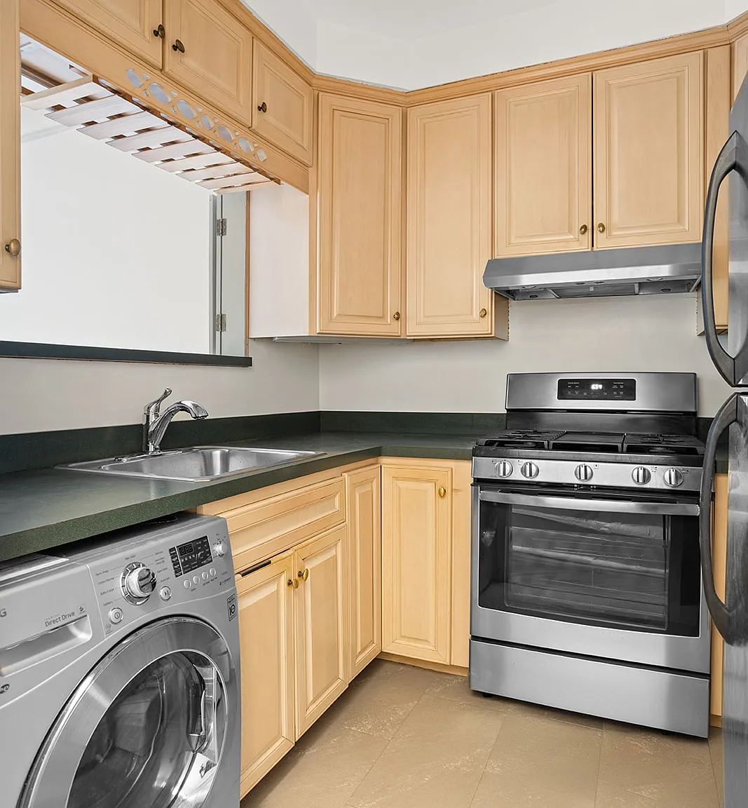 880 Carroll Street — Photo 3