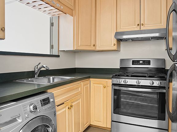 4th image of 880 Carroll St #2