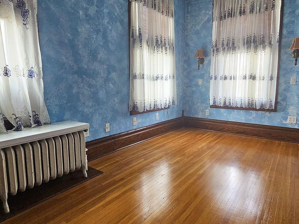 19th image of 126 E 4th St