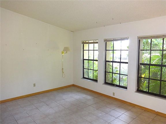 3rd image of 851 Seminola Blvd