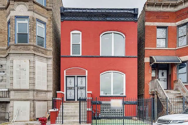 1st image of 3326 W Congress Pkwy