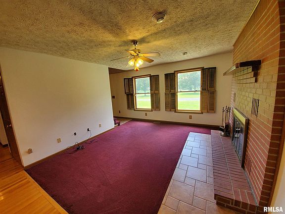 4th image of 303 S Douglas St