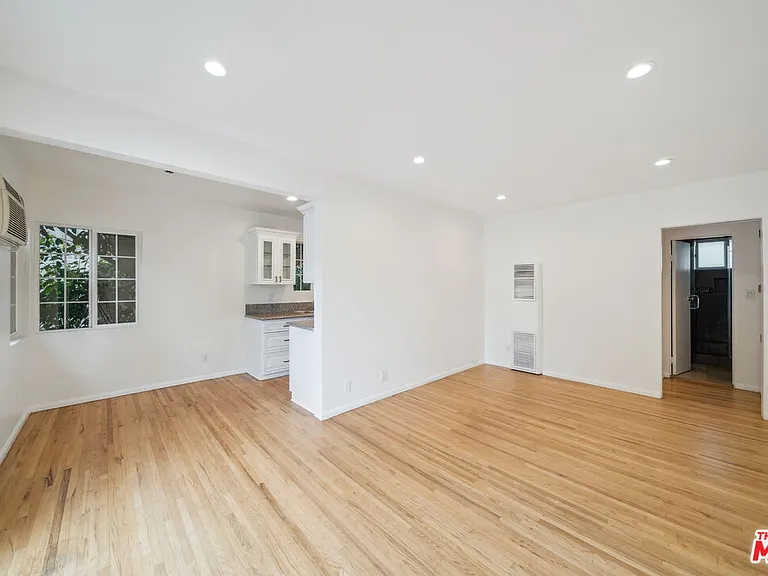 710 Westmount Dr #D — Photo 2