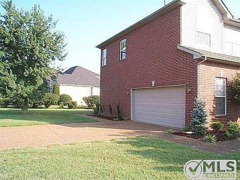 3rd image of 3131 Bush Dr