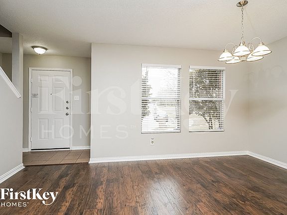 3rd image of 2549 Barksdale Dr