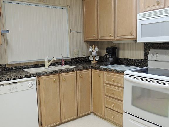 4th image of 9537 Cypress Lakes Dr