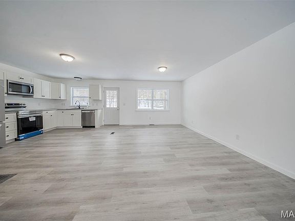 5th image of 10820 Clayton Ct