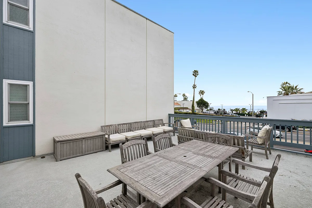 Building Photo - 245 Aster St #7