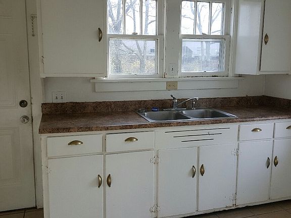 4th image of 3700 Jewell Ave