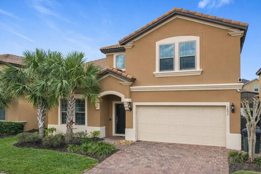 8 bed, 6.0 bath, 4860 sqft, $4,000 — Photo 1