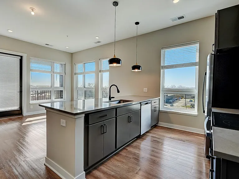 Midpoint Kitchen & Entry