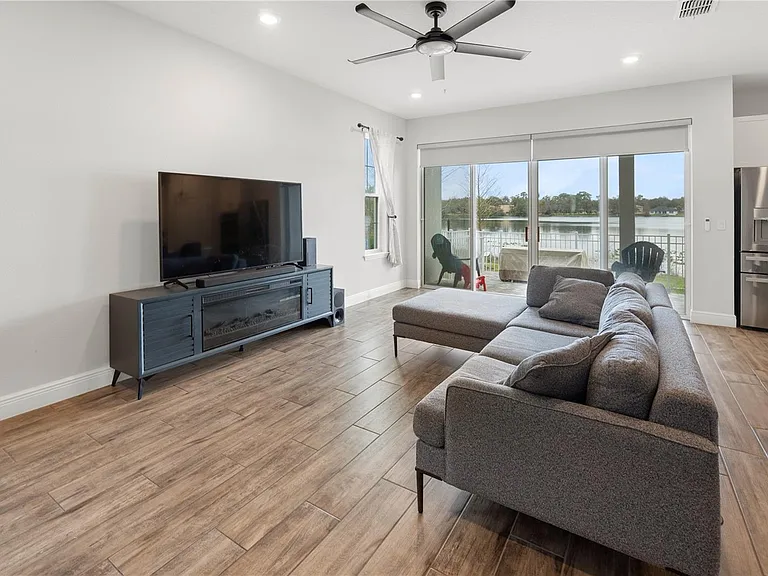 961 Grand Wildmere Cv — Photo 6