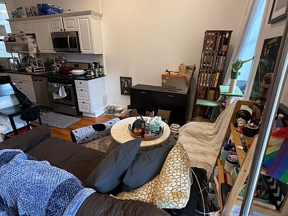 4th image of 1421 W Chicago Ave #1R