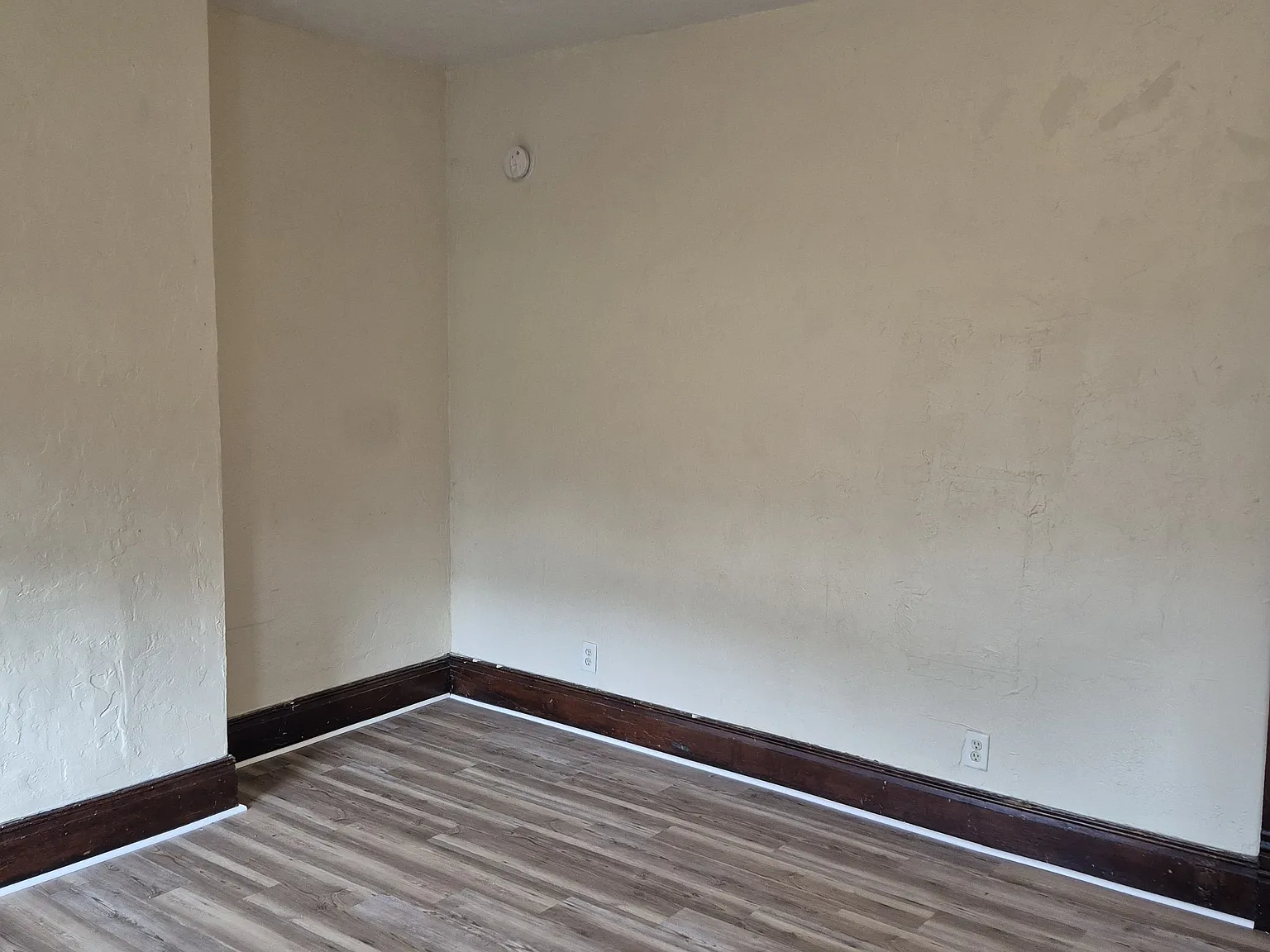 3 bed, 1600 sqft, $950 — Photo 4