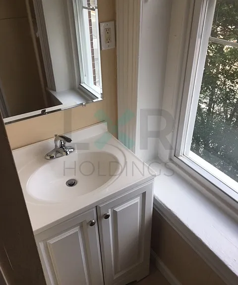 1044 Dekalb St #2F — Photo 8